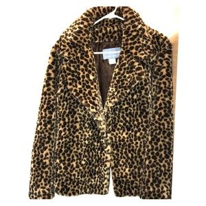 Nine West faux fur leopard coat with pockets!